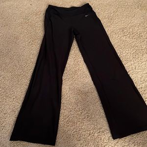nike yoga pants, small hole in waistband hard to see, could fit a medium